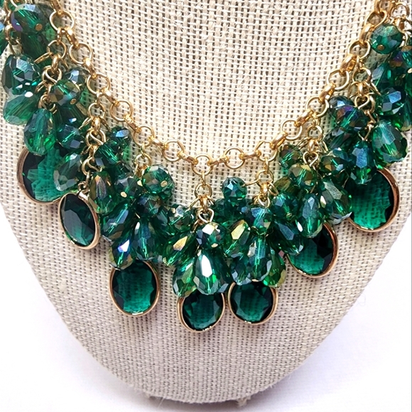 Green and Golden Statement Necklace - Picture 3 of 9